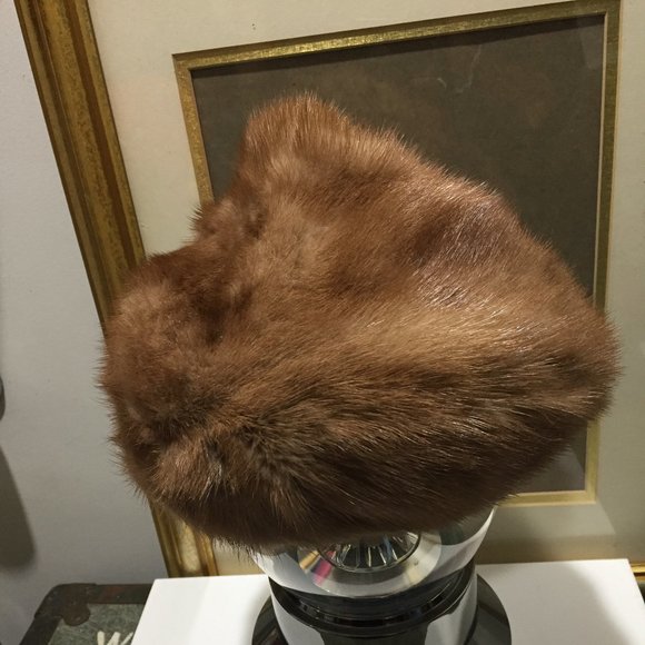 VINTAGE IMPORT SALON EATON'S MINK FUR HATS - Picture 2 of 8